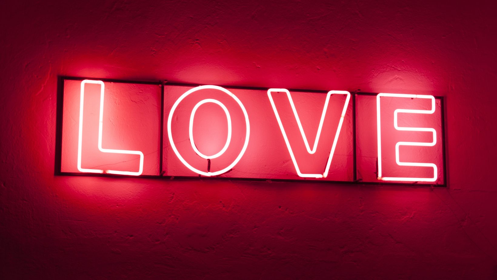 Innovative Neon Decor Ideas for Urban Living Rooms Innovative Neon Decor Ideas for Urban Living Rooms