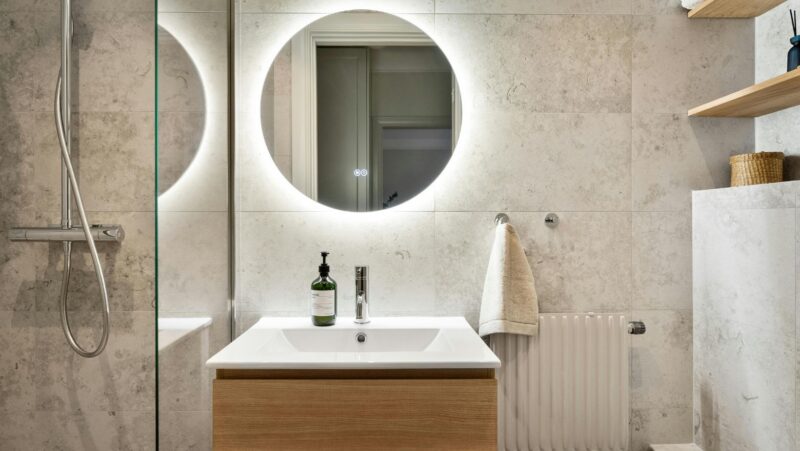 The Mirror Illusion: How to Make Small Spaces Feel Twice as Big