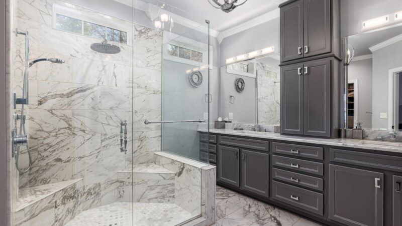 How to Choose the Right Shower Door for Your Bathroom