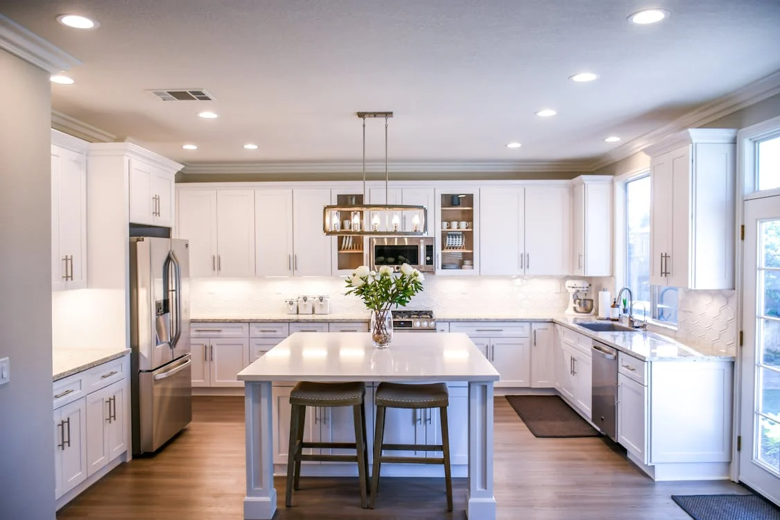 home decluttering tips, declutter before selling, staging home declutter, sell house fast declutter, pre listing home organization, declutter checklist selling home, home staging tips, declutter house sale, organize home before listing, prepare home market declutter