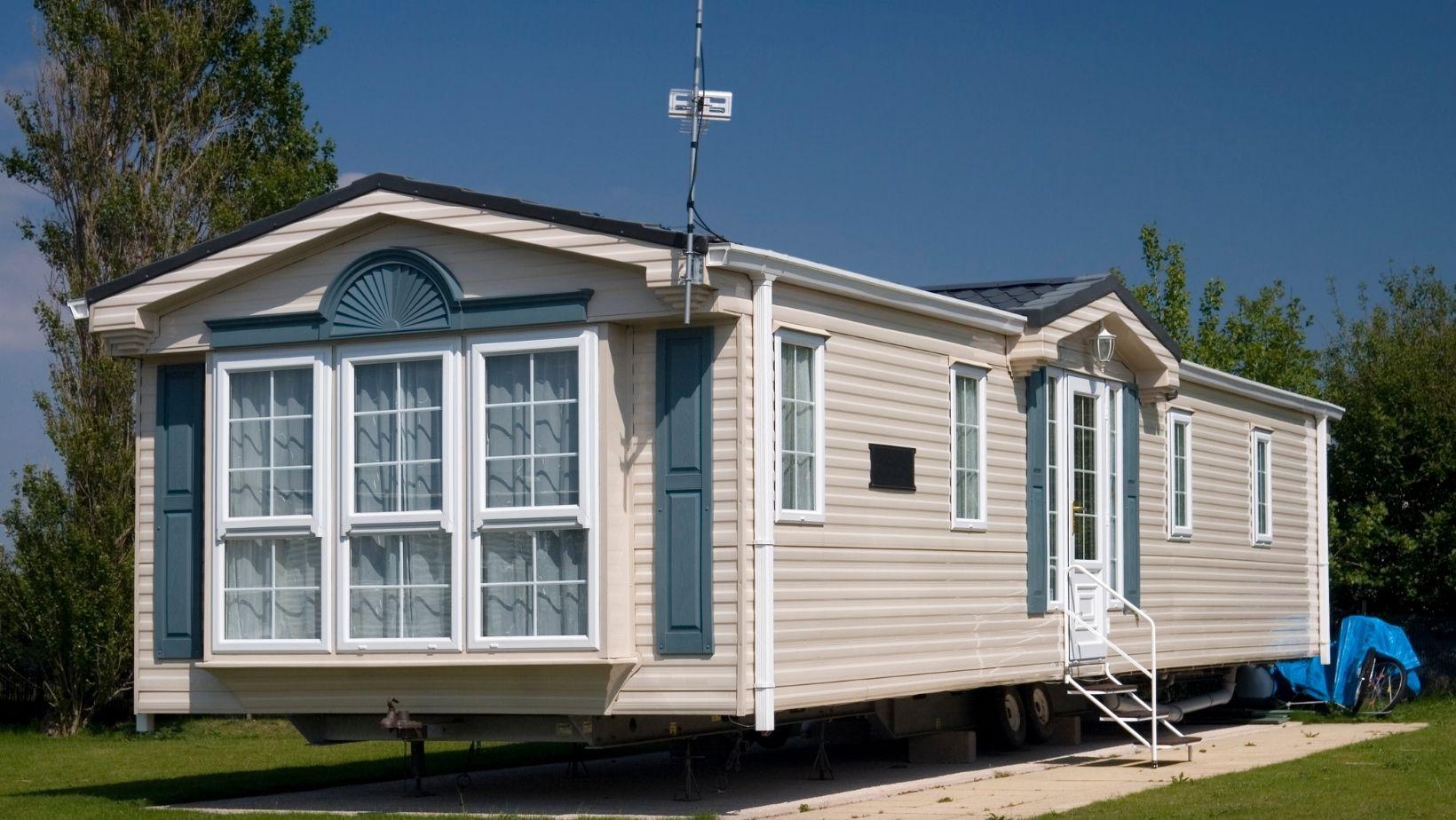 mobile homes finishes, luxury mobile homes, modern mobile home design, high-end manufactured homes, premium mobile homes, real finish mobile homes, custom mobile homes, mobile homes expectations, durable mobile home interiors, quality mobile homes