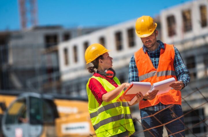 Why General Contractors Are Replacing Their Legacy PM Tools Mid-Project (And How They’re Managing the Transition)