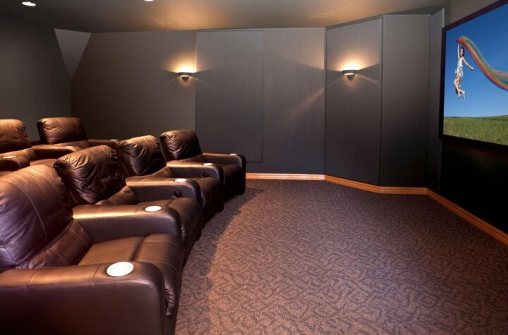 7 Reasons Reclining Home Theater Seating Improves Movie Nights