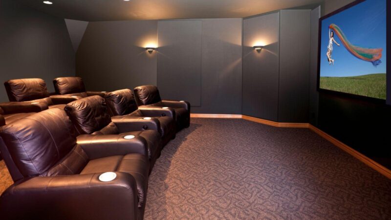 7 Reasons Reclining Home Theater Seating Improves Movie Nights