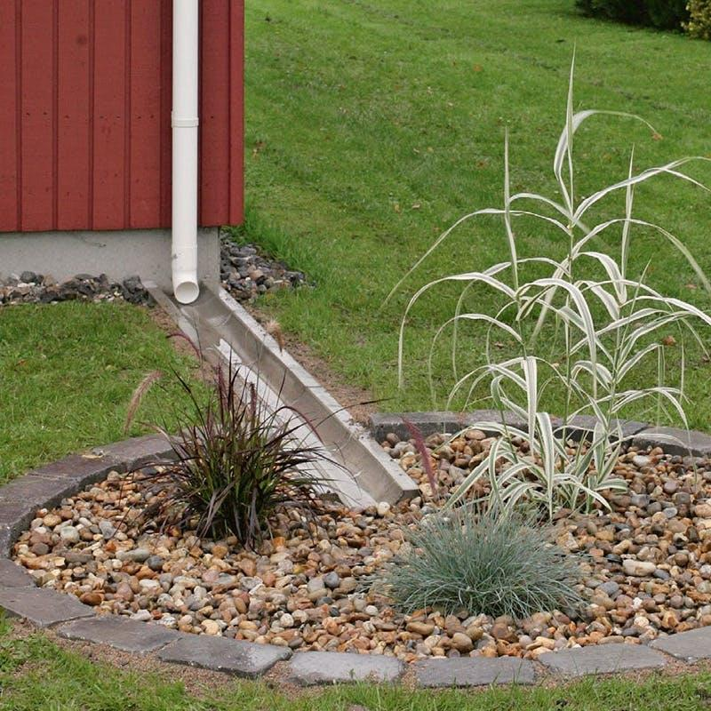 Managing Roof Runoff Without Damaging Your
Landscape